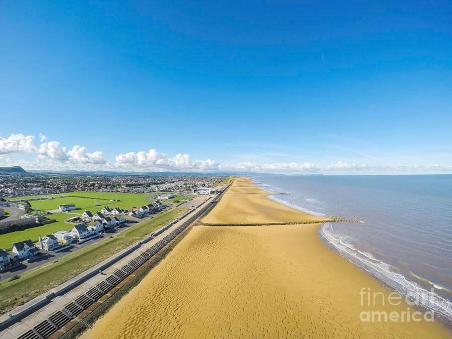 The Barefoot Bungalow In Picturesque Prestatyn Eksteriør bilde
