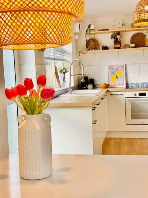 The Barefoot Bungalow In Picturesque Prestatyn Eksteriør bilde